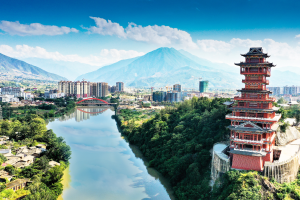 让民俗文化“活”起来，康养旅游“火”起来