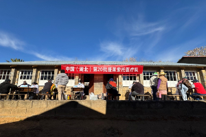 第20批援莱索托医疗队开展大型义诊，针灸立竿见影获当地民众赞誉